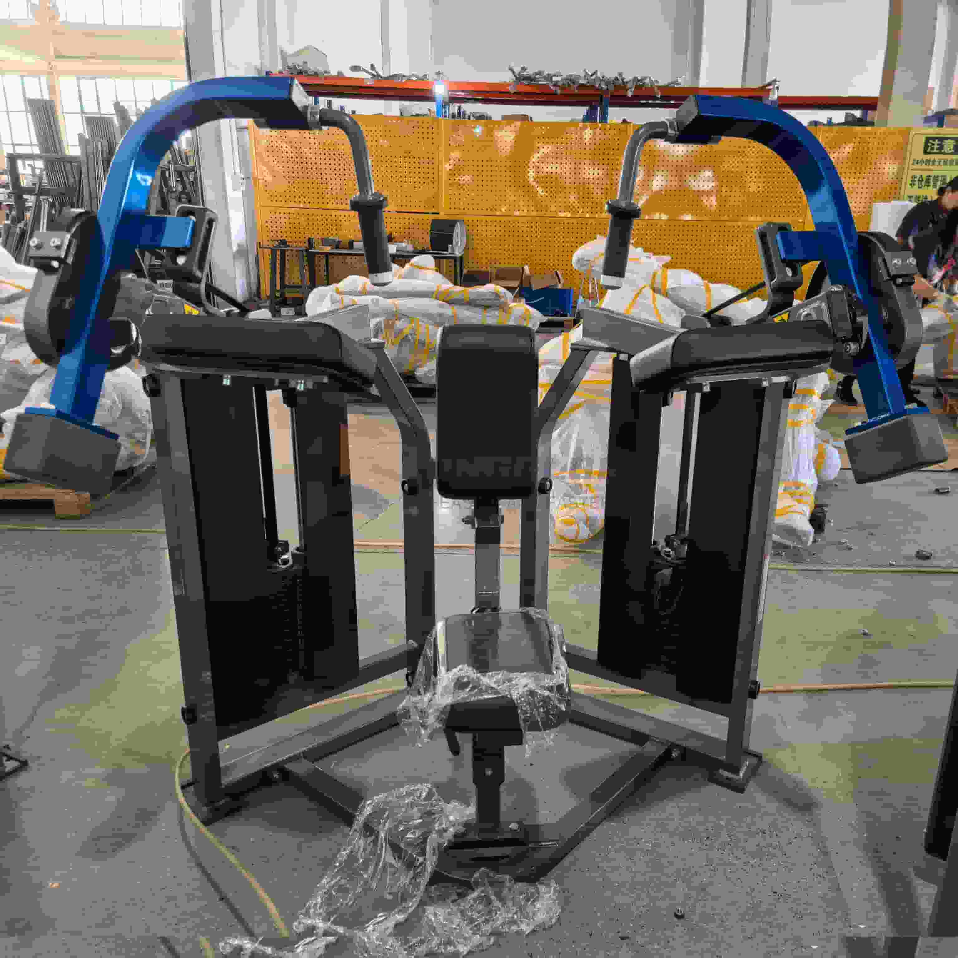 Тренажер ізобокового розгинання трицепса